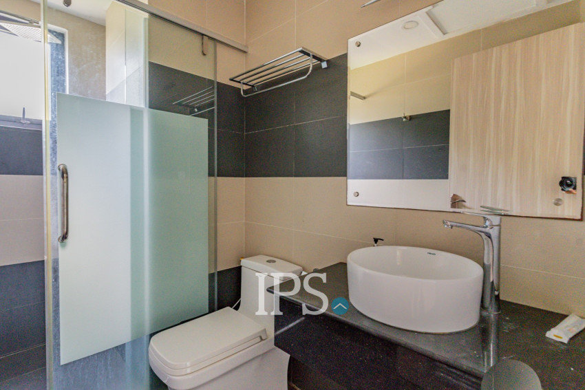 14 Room Hotel Building For Sale - Srah Chork, Daun Penh