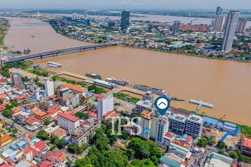 14 Room Hotel Building For Sale - Srah Chork, Daun Penh