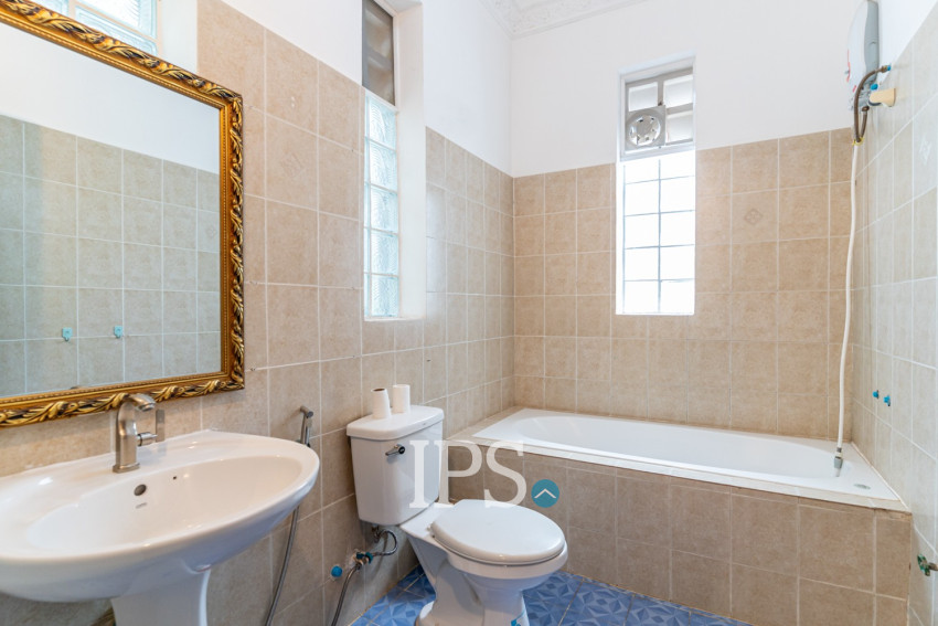 4 Bedroom Villa For Sale - Chroy Changvar, Phnom Penh