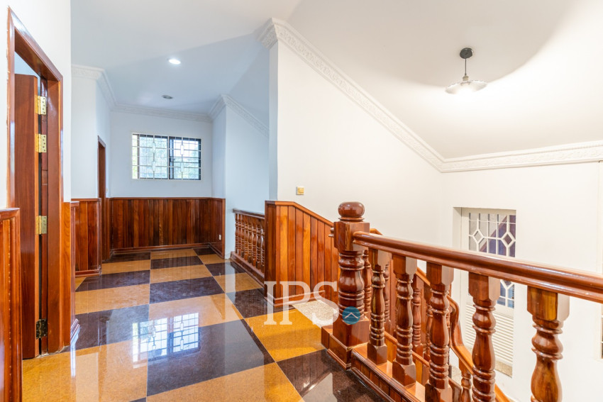 4 Bedroom Villa For Sale - Chroy Changvar, Phnom Penh