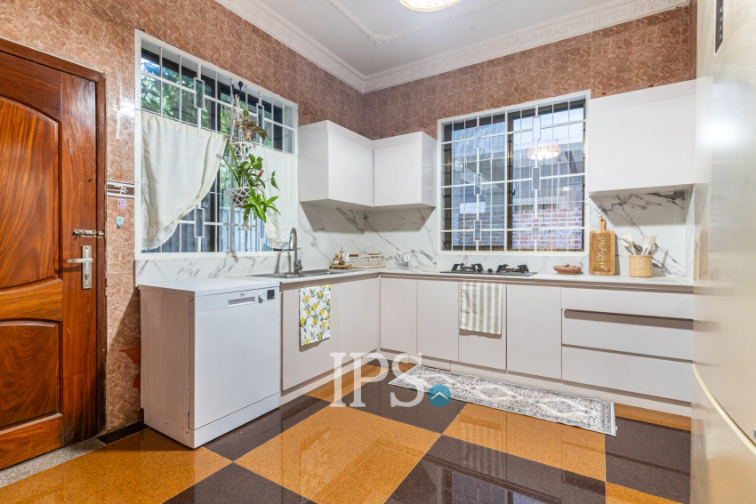 4 Bedroom Villa For Sale - Chroy Changvar, Phnom Penh