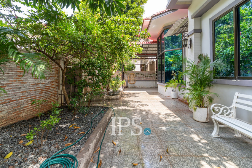 4 Bedroom Villa For Sale - Chroy Changvar, Phnom Penh