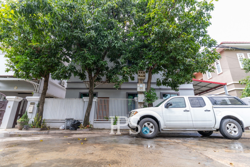 4 Bedroom Villa For Sale - Chroy Changvar, Phnom Penh