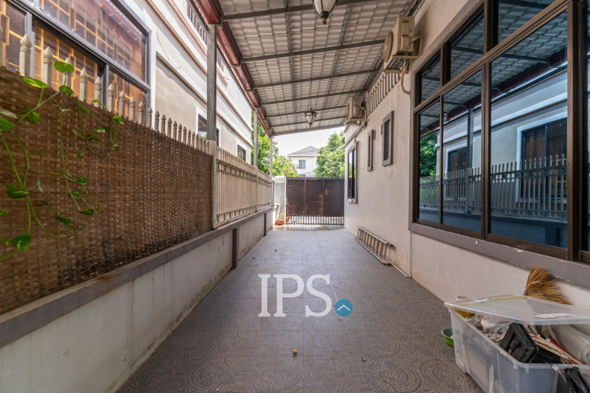 4 Bedroom Villa For Sale - Chroy Changvar, Phnom Penh