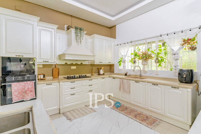 4 Bedroom Villa For Sale - Chroy Changvar, Phnom Penh