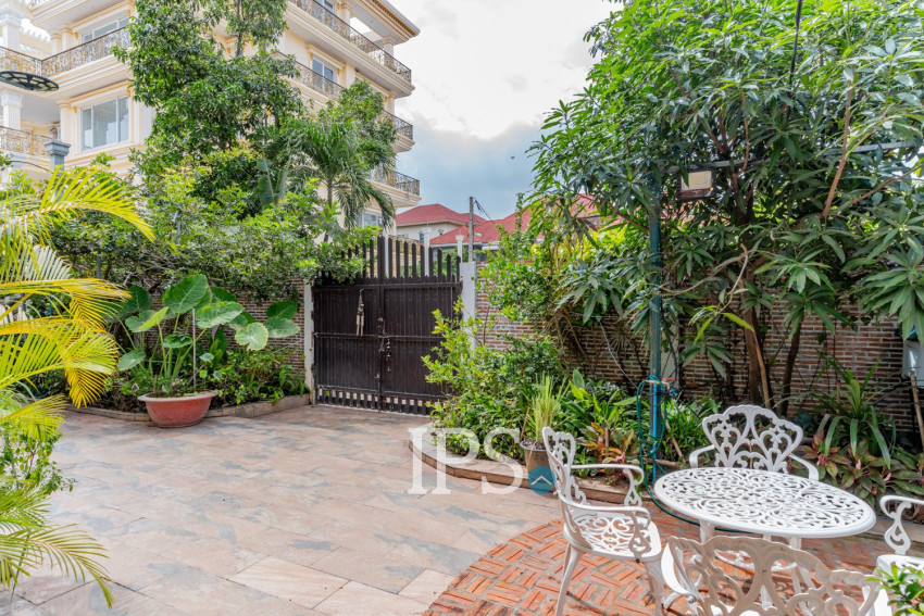 4 Bedroom Villa For Sale - Chroy Changvar, Phnom Penh