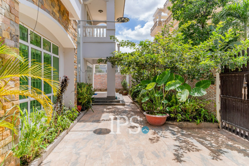 4 Bedroom Villa For Sale - Chroy Changvar, Phnom Penh