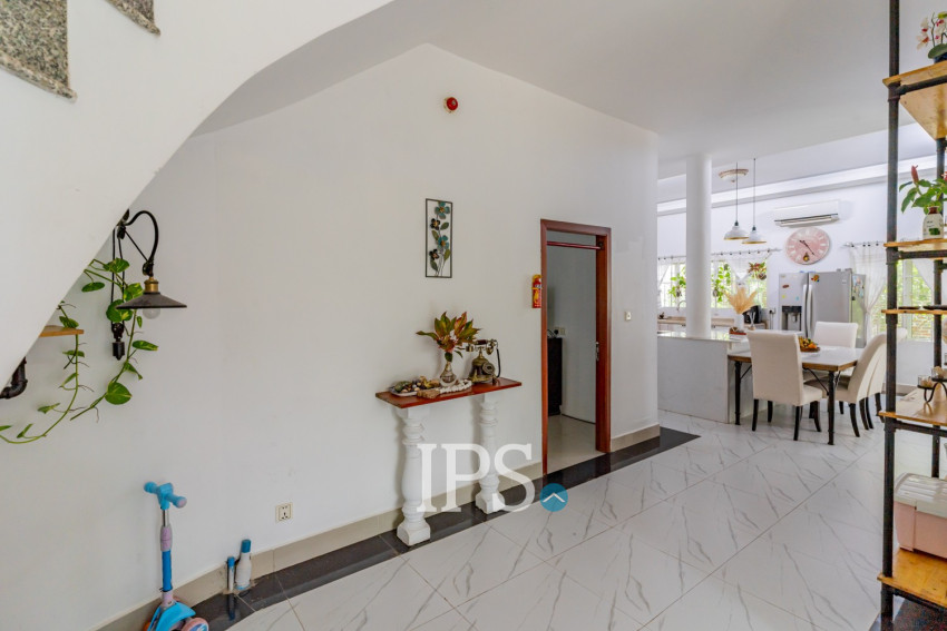 4 Bedroom Villa For Sale - Chroy Changvar, Phnom Penh