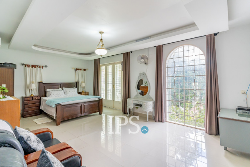 4 Bedroom Villa For Sale - Chroy Changvar, Phnom Penh