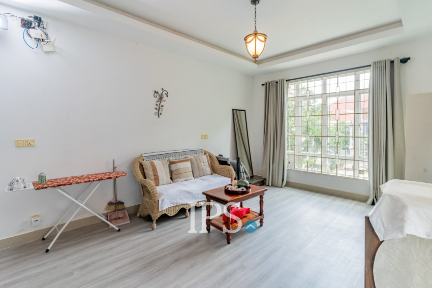 4 Bedroom Villa For Sale - Chroy Changvar, Phnom Penh