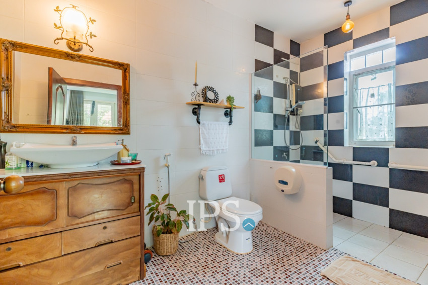 4 Bedroom Villa For Sale - Chroy Changvar, Phnom Penh