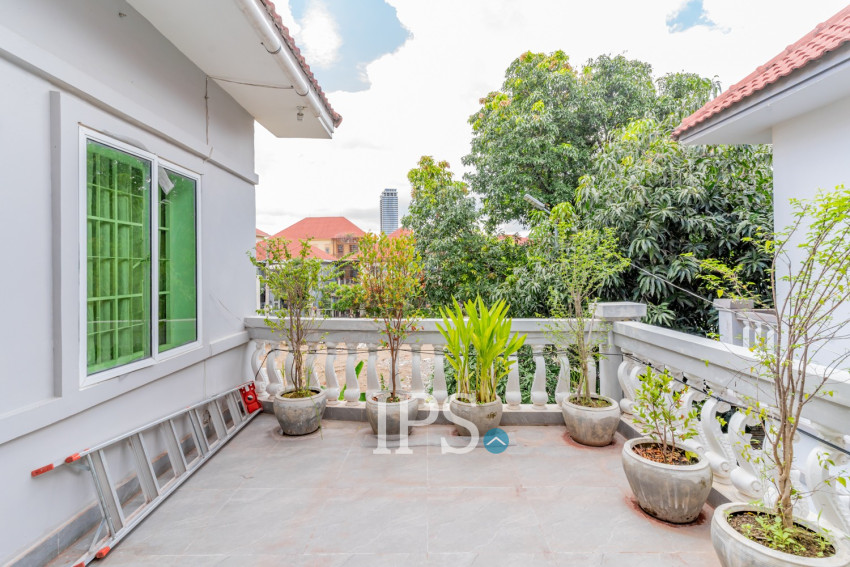 4 Bedroom Villa For Sale - Chroy Changvar, Phnom Penh