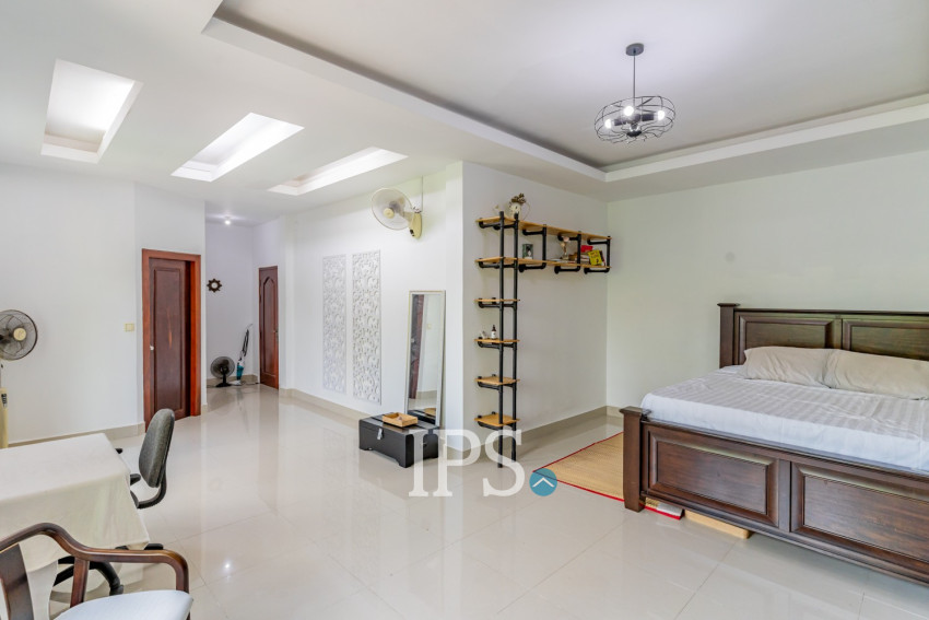 4 Bedroom Villa For Sale - Chroy Changvar, Phnom Penh