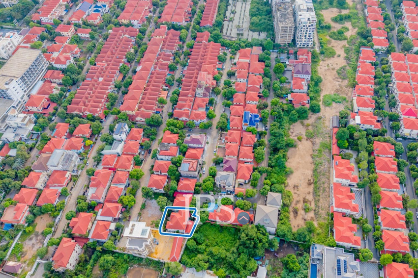 4 Bedroom Villa For Sale - Chroy Changvar, Phnom Penh