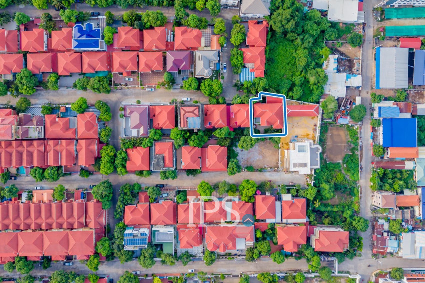 4 Bedroom Villa For Sale - Chroy Changvar, Phnom Penh