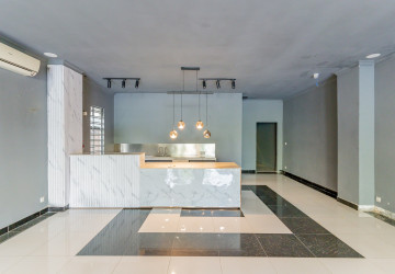 150 Sqm Retail Space For Rent - Chakto Mukh, Phnom Penh thumbnail