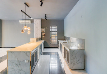 150 Sqm Retail Space For Rent - Chakto Mukh, Phnom Penh thumbnail