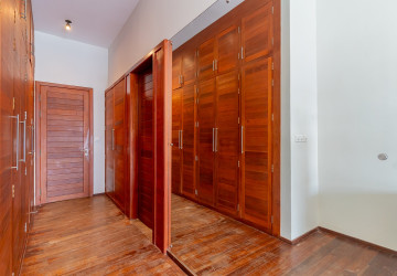 Renovated Duplex 4 Bedroom Apartment For Rent - Phsar Kandal 1, Phnom Penh thumbnail