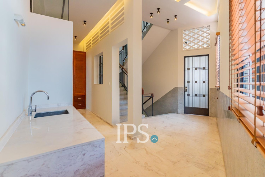 Renovated Duplex 4 Bedroom Apartment For Rent - Phsar Kandal 1, Phnom Penh