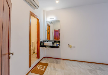 Renovated 3 Bedroom Apartment For Sale - Beoung Raing, Phnom Penh thumbnail