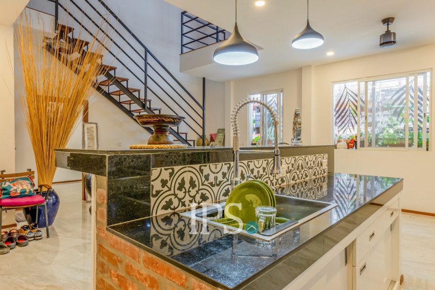 Renovated 3 Bedroom Apartment For Sale - Beoung Raing, Phnom Penh