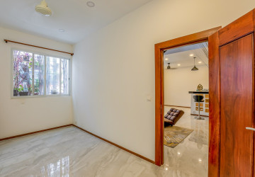 Renovated 3 Bedroom Apartment For Sale - Beoung Raing, Phnom Penh thumbnail