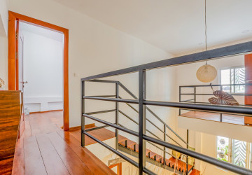 Renovated 3 Bedroom Apartment For Sale - Beoung Raing, Phnom Penh thumbnail