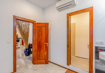 Renovated 3 Bedroom Apartment For Sale - Beoung Raing, Phnom Penh thumbnail