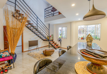 Renovated 3 Bedroom Apartment For Sale - Beoung Raing, Phnom Penh thumbnail