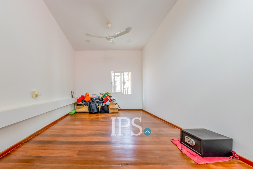 Renovated 3 Bedroom Apartment For Sale - Beoung Raing, Phnom Penh