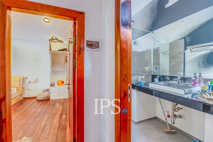 Renovated 3 Bedroom Apartment For Sale - Beoung Raing, Phnom Penh