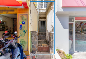 Renovated 3 Bedroom Apartment For Sale - Beoung Raing, Phnom Penh thumbnail