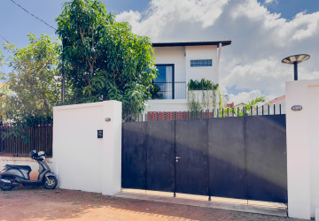 3 Bedroom Villa For Rent - Svay Dangkum, Siem Reap thumbnail