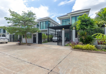 4 Bedroom House For Sale - Borey Tourism, Kandaek, Prasat Bakong, Siem Reap thumbnail