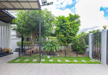 4 Bedroom House For Sale - Borey Tourism, Kandaek, Prasat Bakong, Siem Reap thumbnail