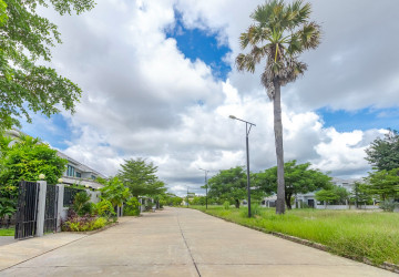 4 Bedroom House For Sale - Borey Tourism, Kandaek, Prasat Bakong, Siem Reap thumbnail