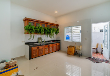 4 Bedroom Link House For Rent - Phleung Chheh Roteh, Phnom Penh thumbnail