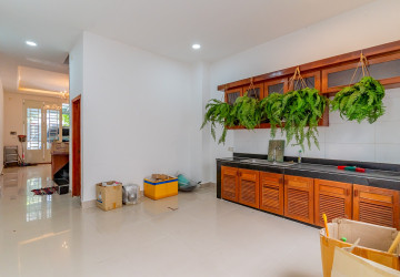 4 Bedroom Link House For Rent - Phleung Chheh Roteh, Phnom Penh thumbnail