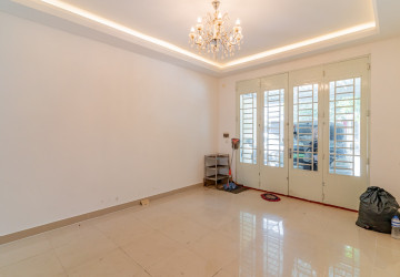 4 Bedroom Link House For Rent - Phleung Chheh Roteh, Phnom Penh thumbnail
