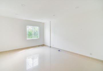 4 Bedroom Link House For Rent - Phleung Chheh Roteh, Phnom Penh thumbnail