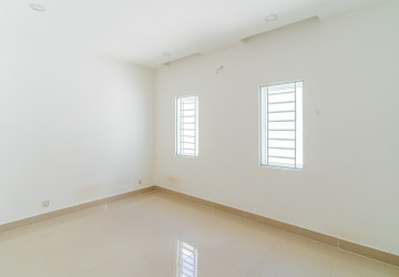 4 Bedroom Link House For Rent - Phleung Chheh Roteh, Phnom Penh thumbnail