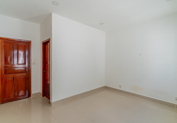 4 Bedroom Link House For Rent - Phleung Chheh Roteh, Phnom Penh thumbnail