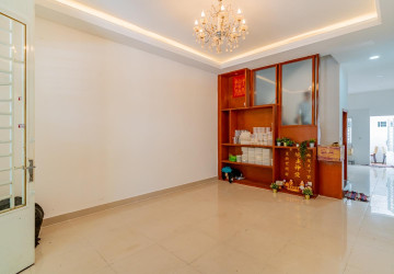 4 Bedroom Link House For Rent - Phleung Chheh Roteh, Phnom Penh thumbnail