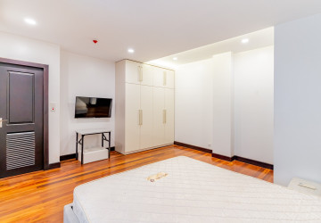 3 Bedroom Serviced Apartment For Rent - Wat Phnom, Phnom Penh thumbnail