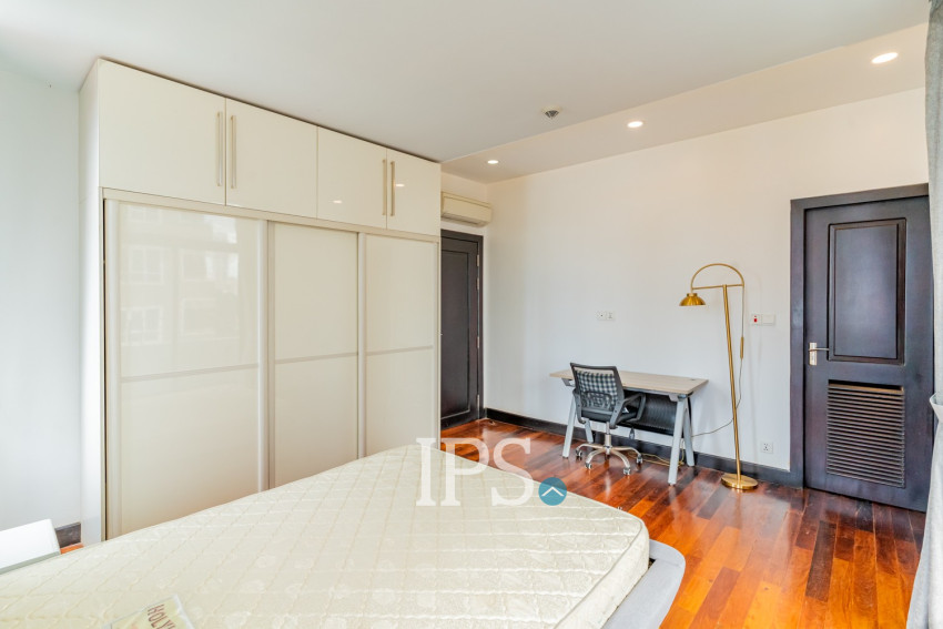 3 Bedroom Serviced Apartment For Rent - Wat Phnom, Phnom Penh
