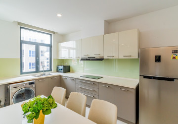 3 Bedroom Serviced Apartment For Rent - Wat Phnom, Phnom Penh thumbnail