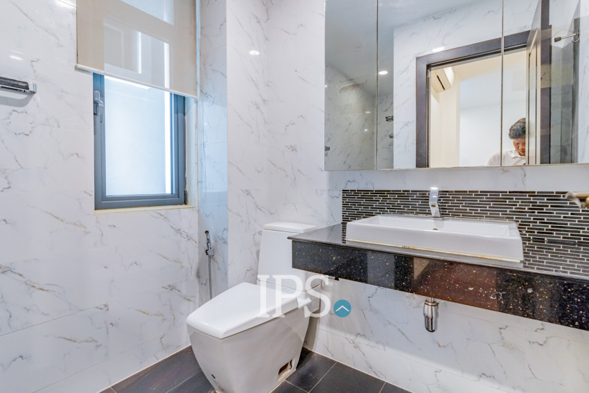 3 Bedroom Serviced Apartment For Rent - Wat Phnom, Phnom Penh