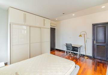 3 Bedroom Serviced Apartment For Rent - Wat Phnom, Phnom Penh thumbnail