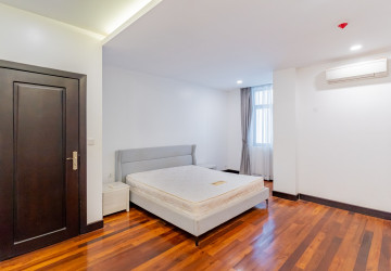 3 Bedroom Serviced Apartment For Rent - Wat Phnom, Phnom Penh thumbnail