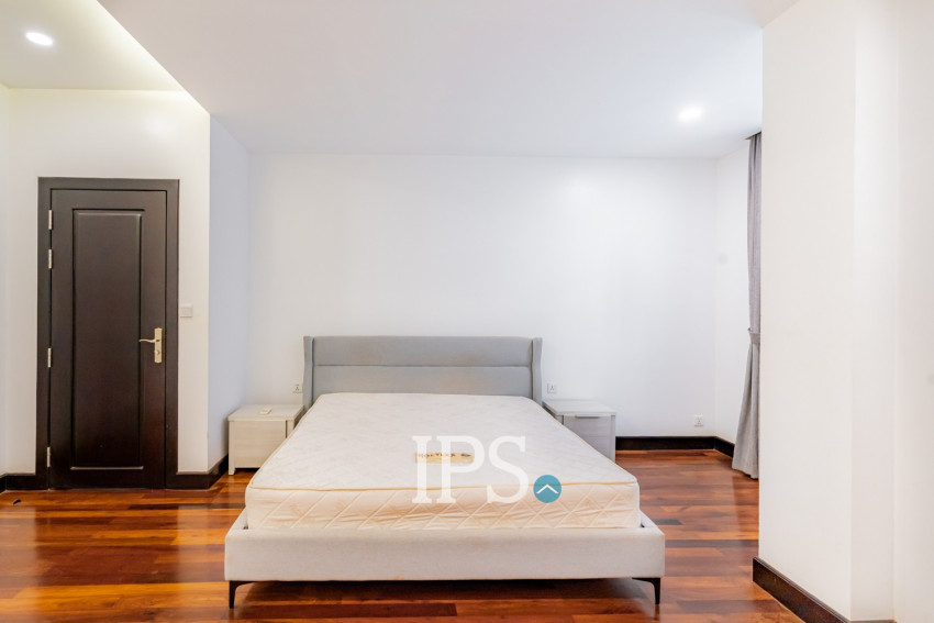 3 Bedroom Serviced Apartment For Rent - Wat Phnom, Phnom Penh